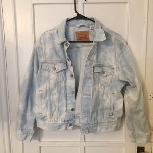 Acid wash Levi’s denim jacket